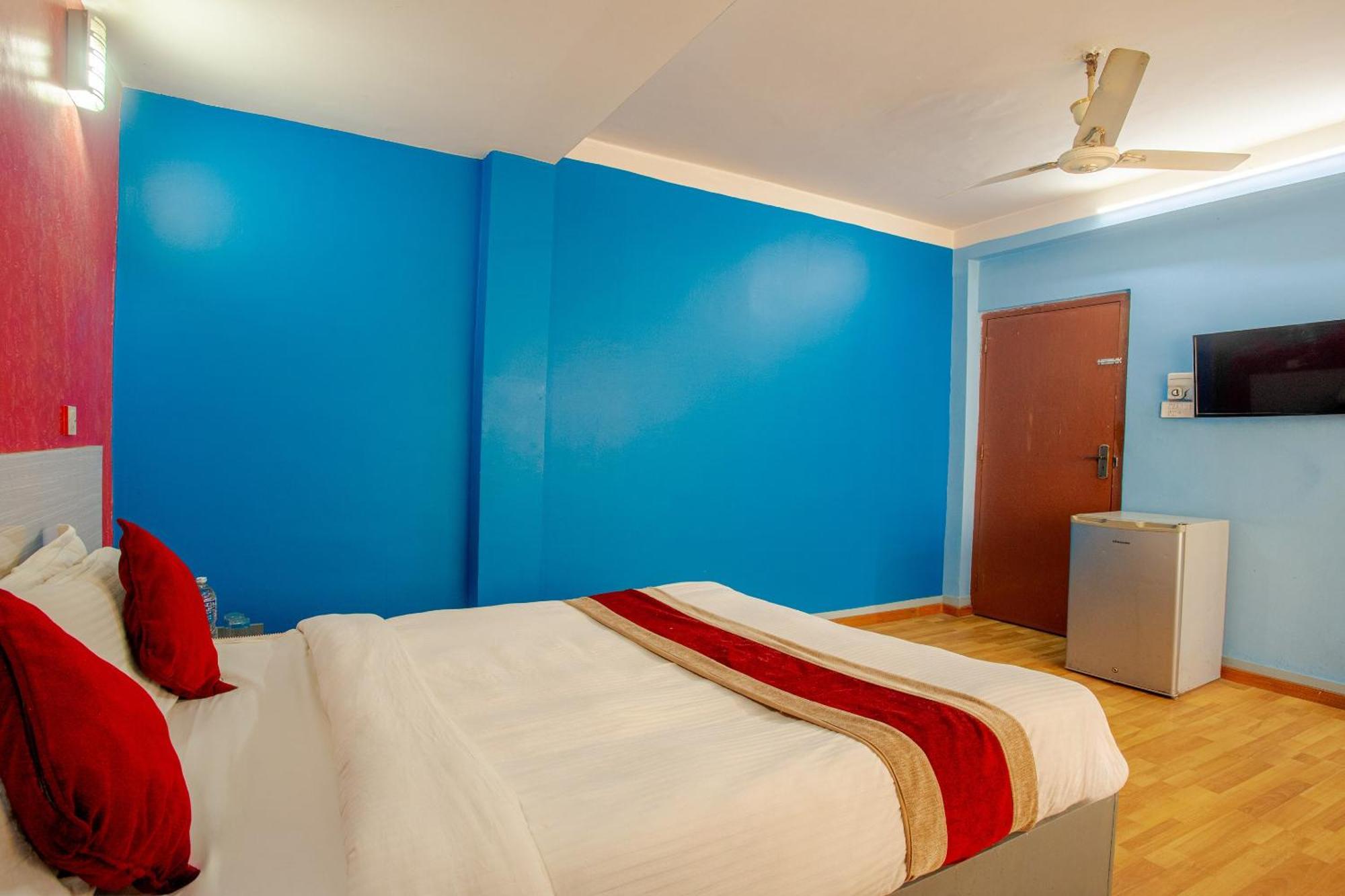 Oyo 808 Hotel Om Ganapati Pvt Ltd Катманду Екстериор снимка