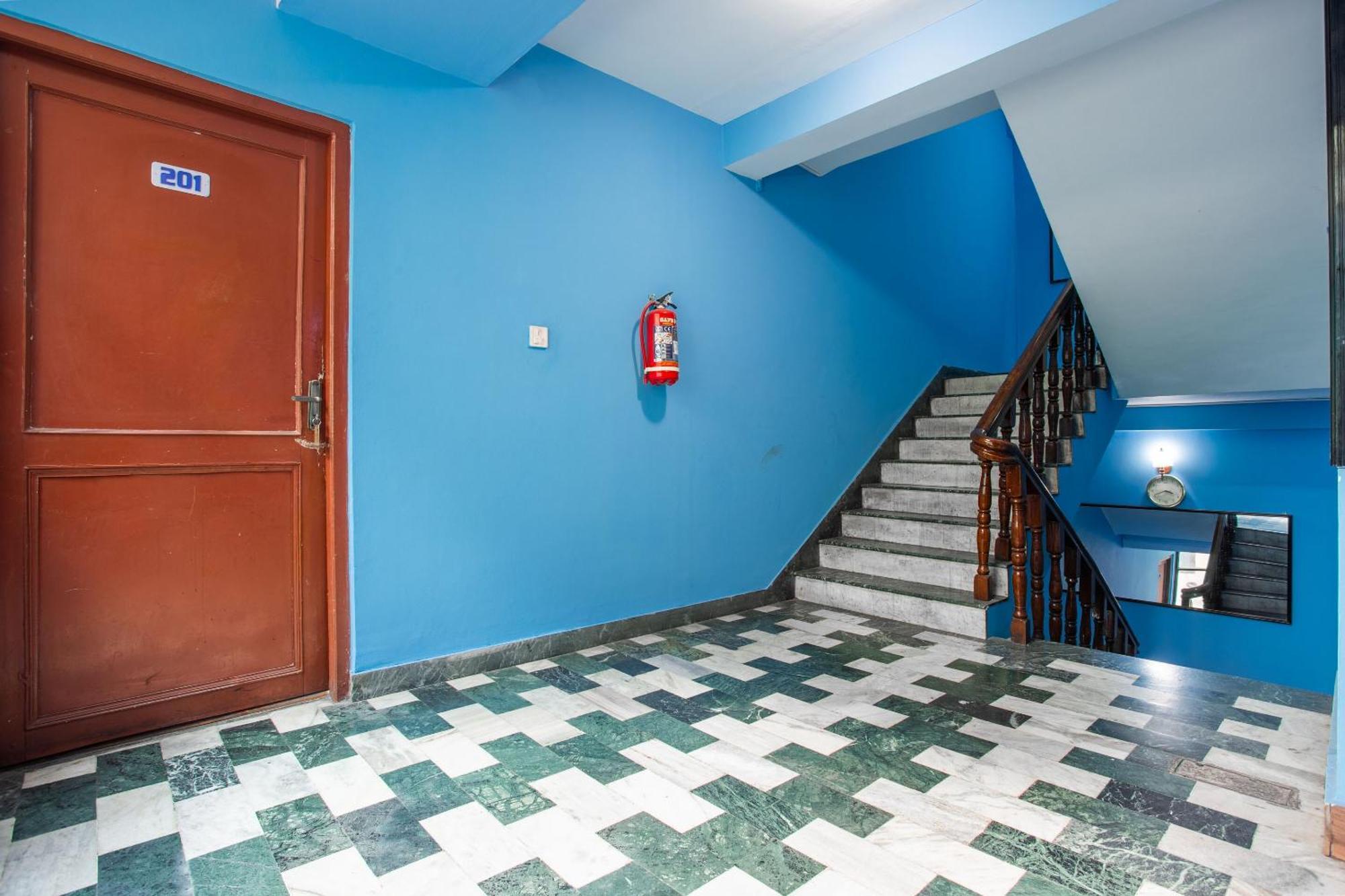 Oyo 808 Hotel Om Ganapati Pvt Ltd Катманду Екстериор снимка